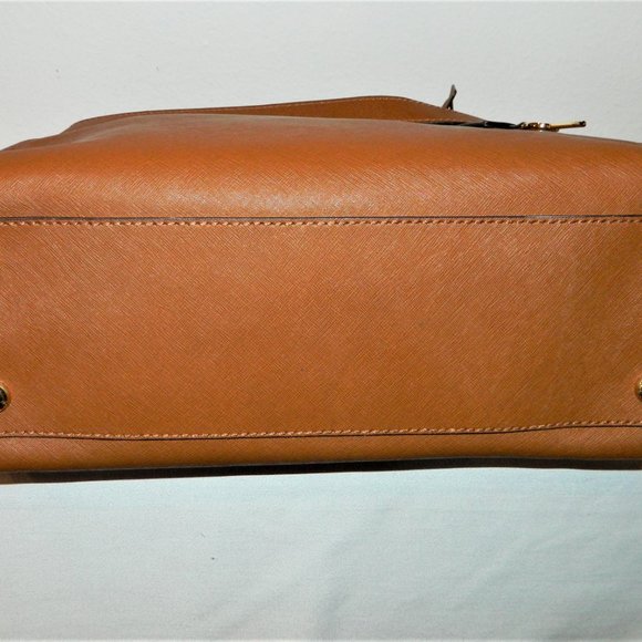 Michael Kors Hamilton Tote with Long Zip Wallet - Picture 5 of 16